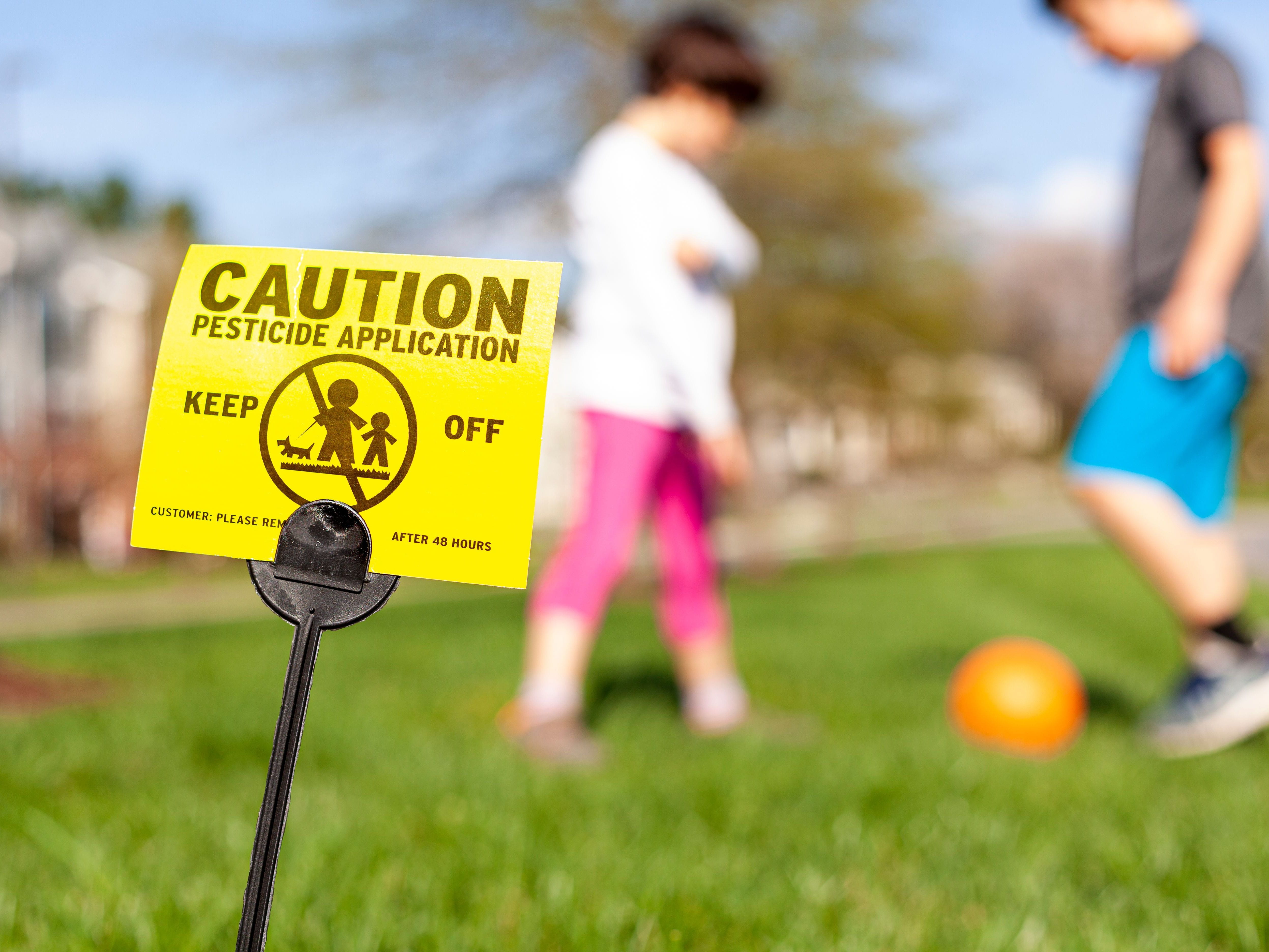 pesticide warning side on front lawn