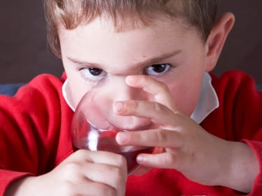 https://www.poison.org/-/media/images/shared/articles/2013-feb/alcohol-is-a-dangerous-poison-for-children-2.jpg
