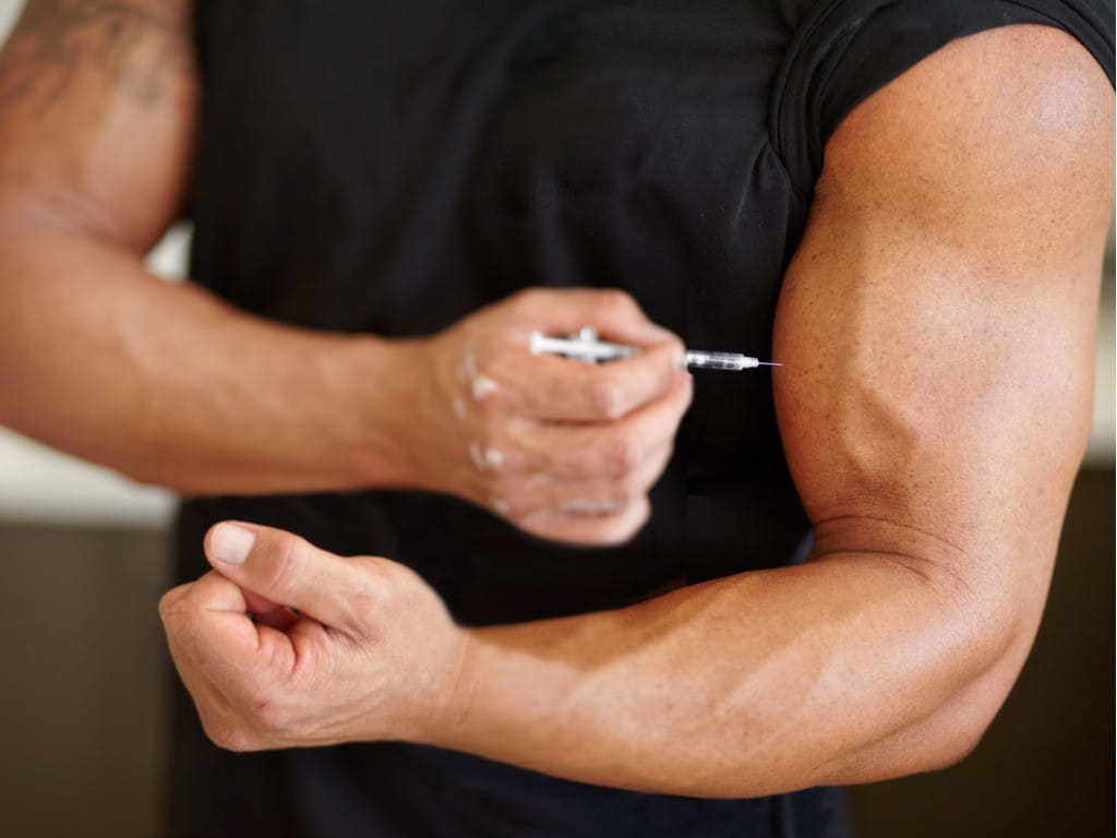 muscular man injecting clenbuterol