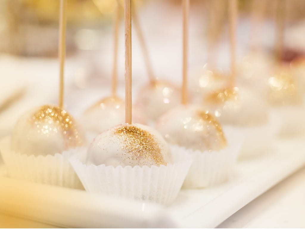 Cake pops with golden luster dust