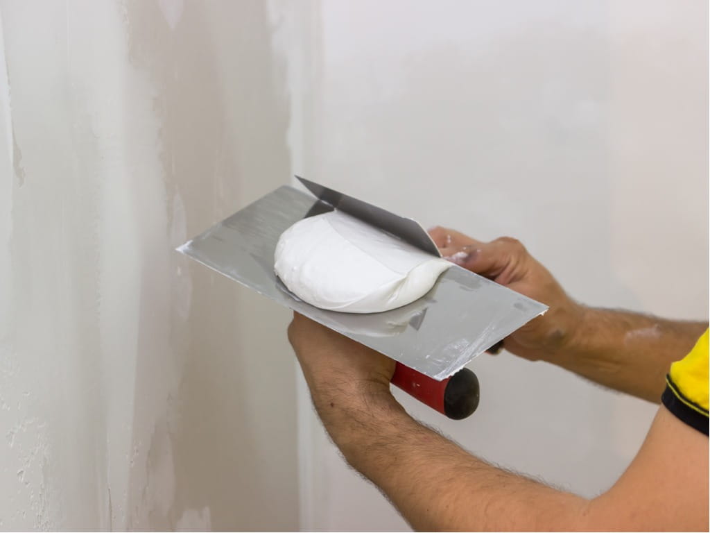 plaster spackle on trowel